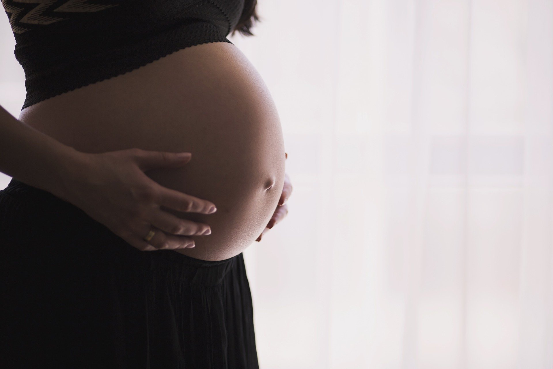 martinique-osteopathie-therapie-manutention-massage-soins-de-sante-bien-etre-ludovic-totil-femme-enceinte-couple-therapie-emotionnelle-couple-vie-traumatisme-aide